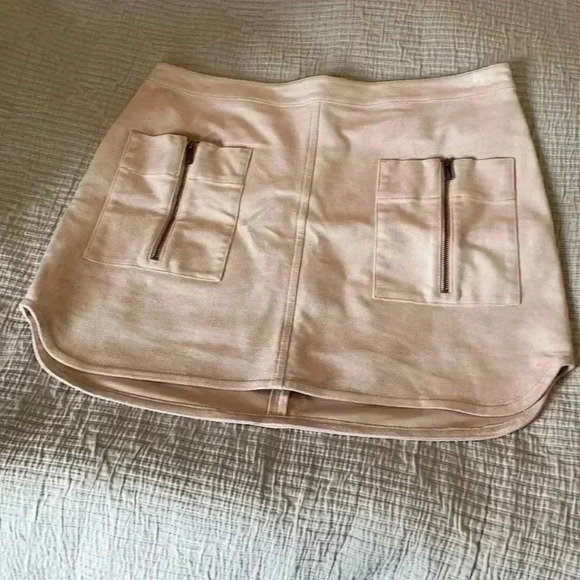 BCBGMaxazaria mini skirt NWT - Picture 3 of 5